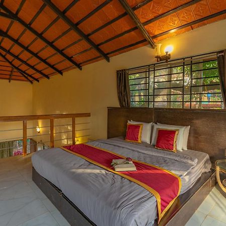 Q Swarga Retreat Hotel Attigundi Bagian luar foto