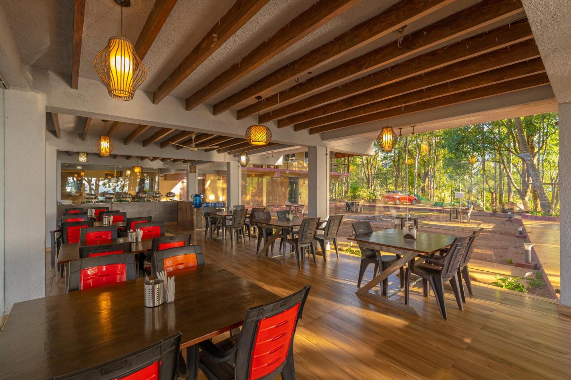 Q Swarga Retreat Hotel Attigundi Bagian luar foto