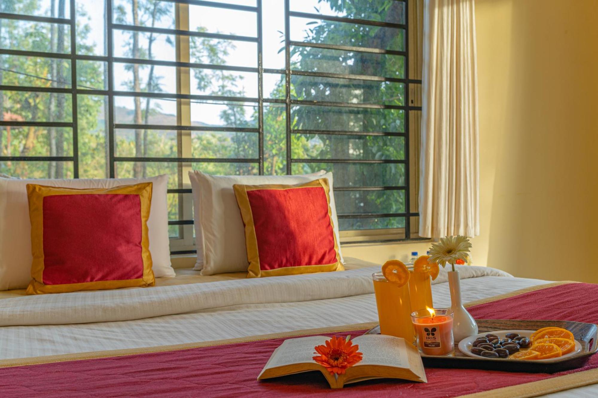 Q Swarga Retreat Hotel Attigundi Bagian luar foto