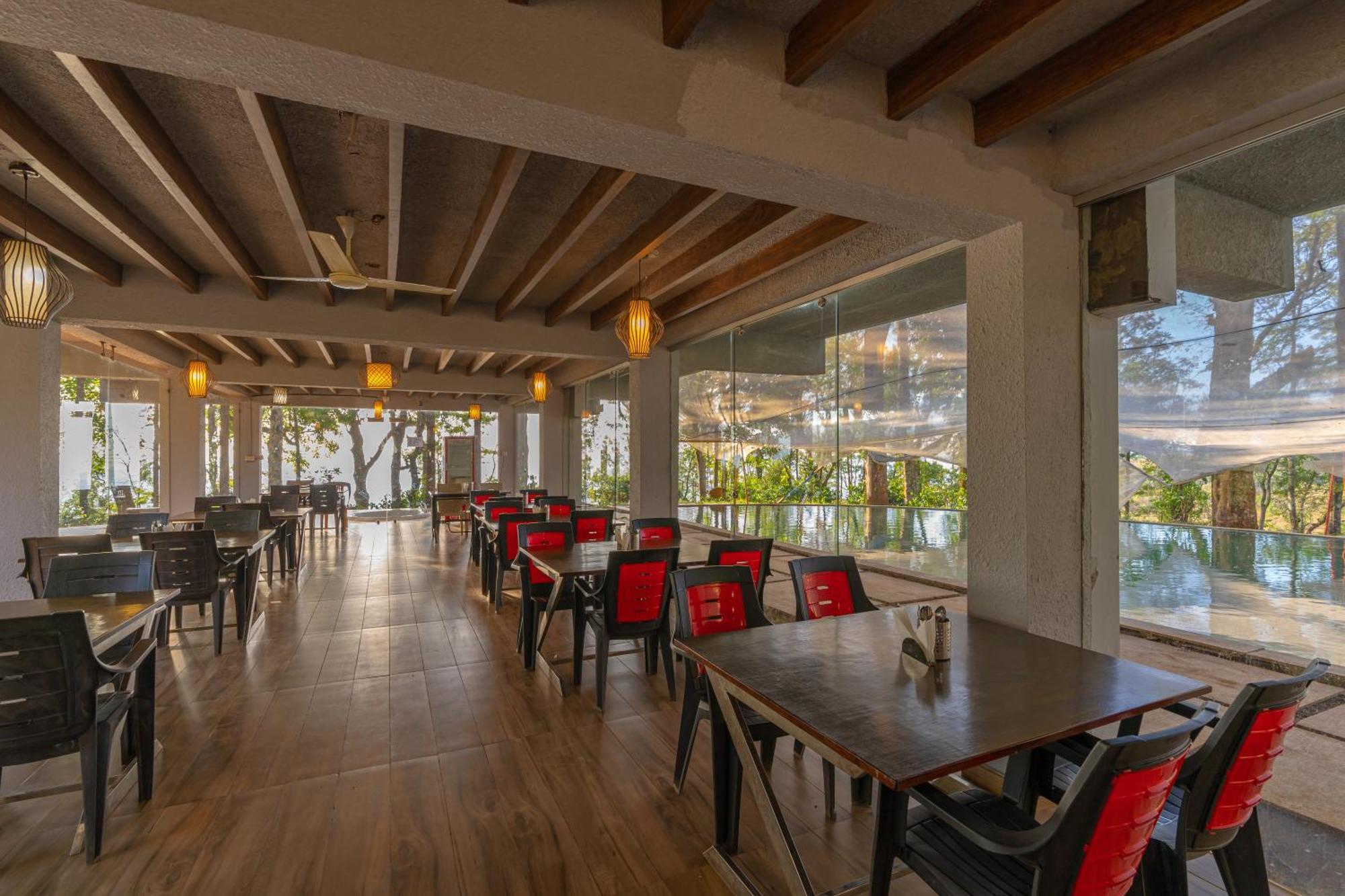 Q Swarga Retreat Hotel Attigundi Bagian luar foto