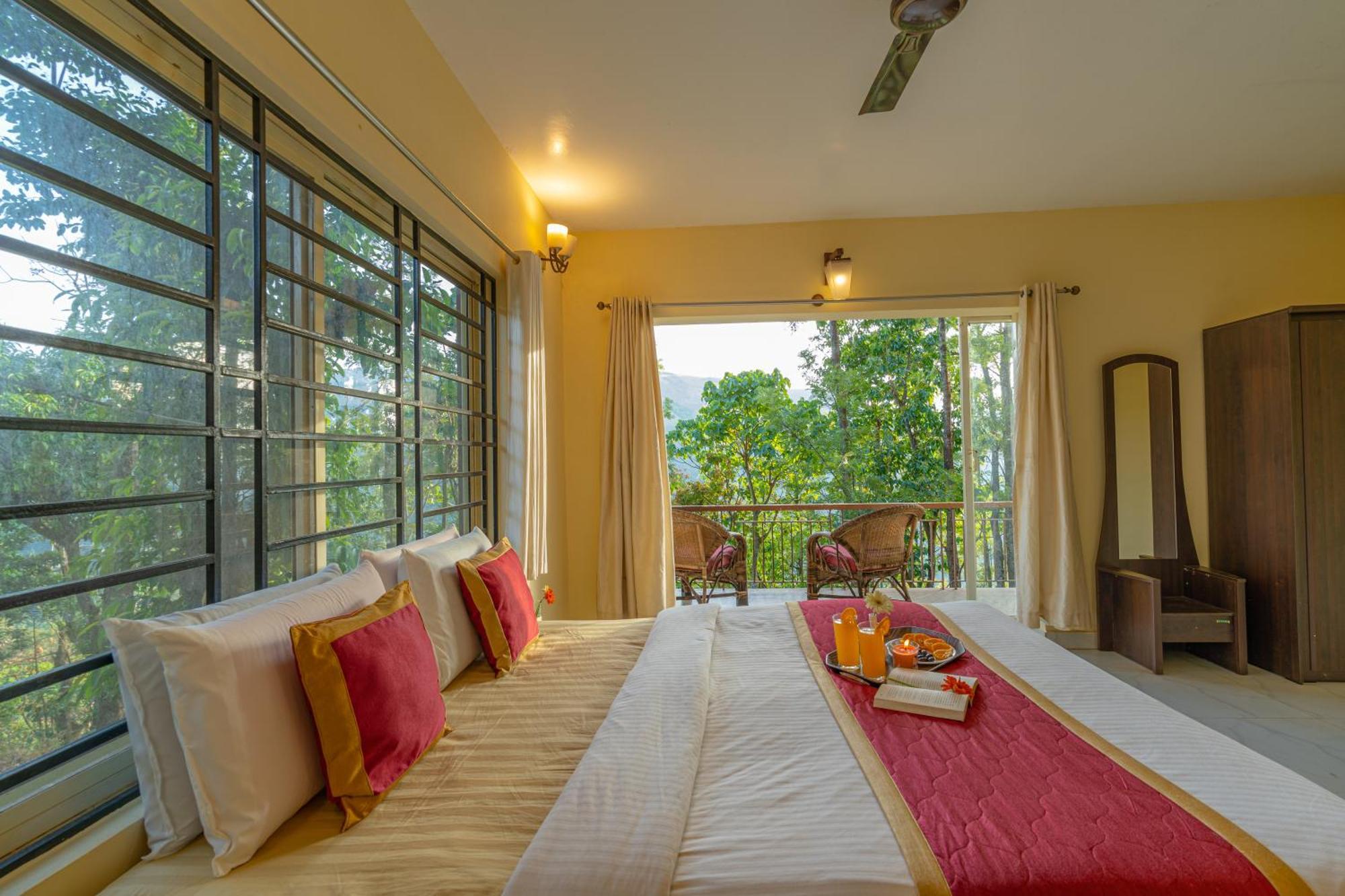 Q Swarga Retreat Hotel Attigundi Bagian luar foto