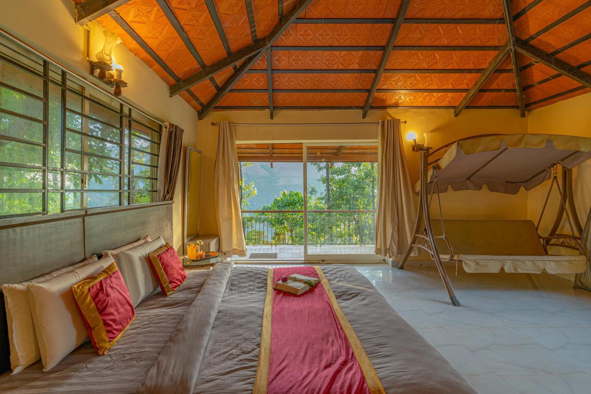 Q Swarga Retreat Hotel Attigundi Bagian luar foto