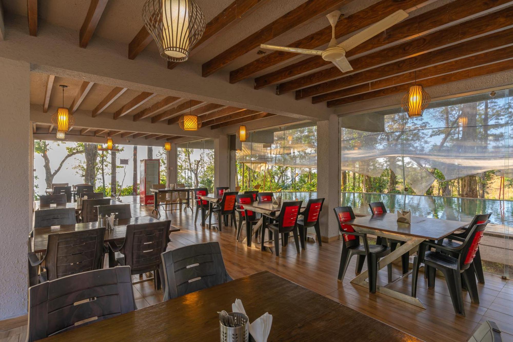 Q Swarga Retreat Hotel Attigundi Bagian luar foto